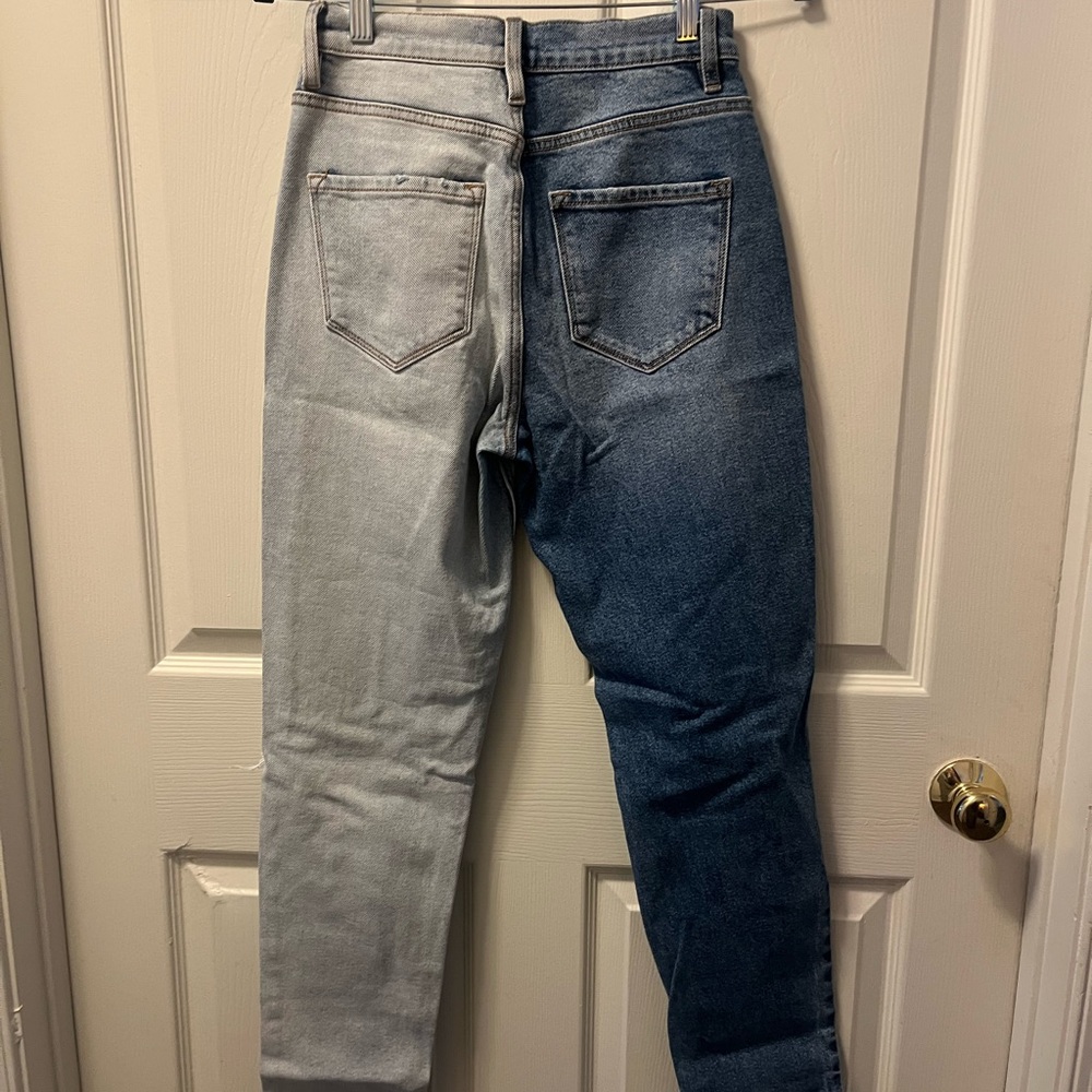 Fashion Nova Women’s Two Toned Distressed Blue Denim Jeans Sz 3 - Picture 2 of 6